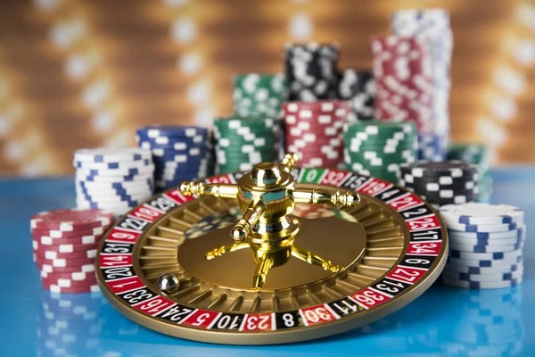 Live dealer at blackjack table with result display